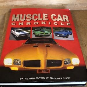Muscle Car Chronicle by The Auto Editors of Consumer Guide Book.
